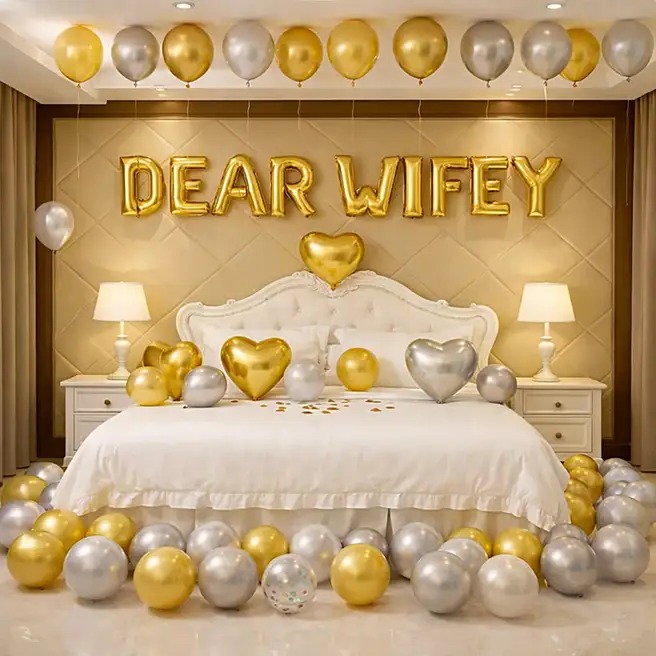 Romantic anniversary room decoration with balloons and candles — Zirakpur