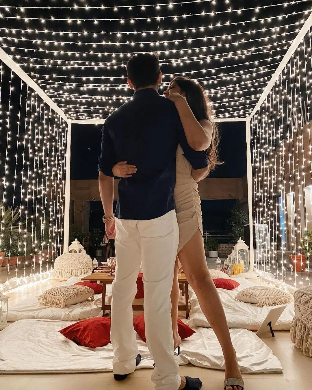 Romantic anniversary room decoration with balloons and candles — New Chandigarh