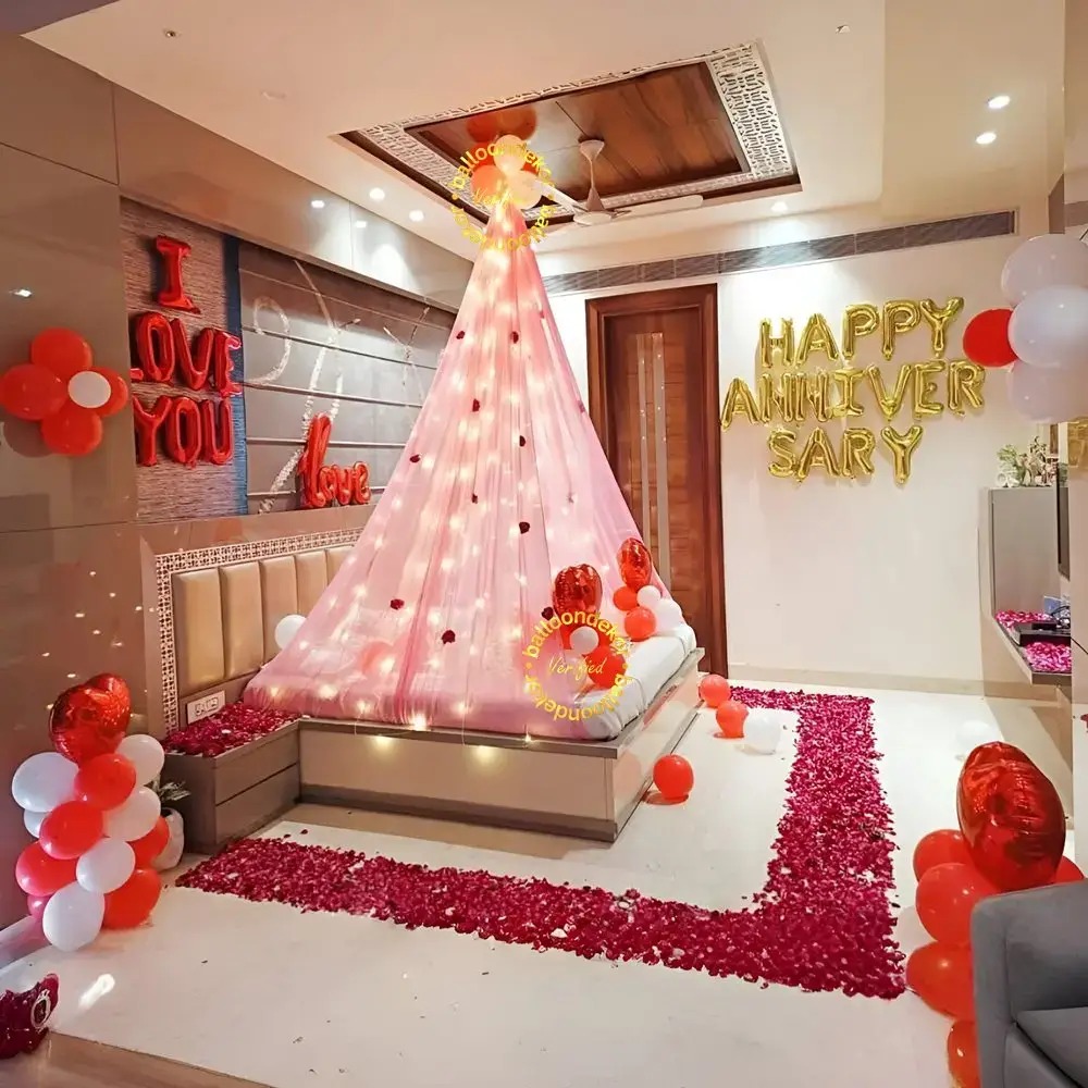 Romantic anniversary room decoration with balloons and candles — Sector 79 Mohali